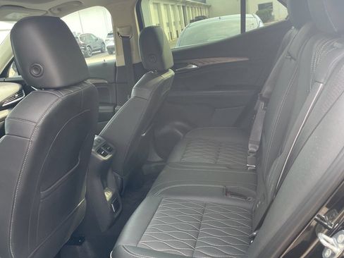 Used 2023 Buick Envision Avenir FWD image 9