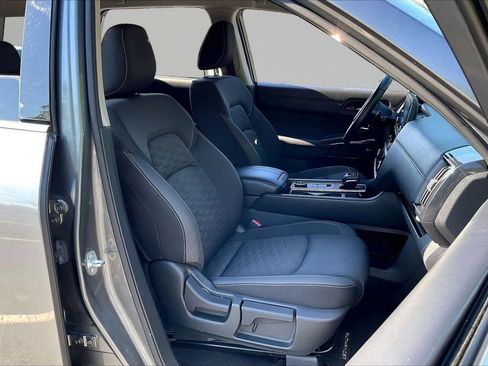 Used 2025 Nissan Pathfinder SV AWD/4WD image 22