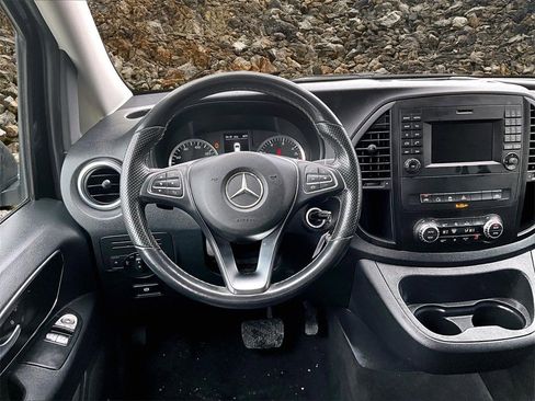 Used 2018 Mercedes-Benz Metris Passenger image 5