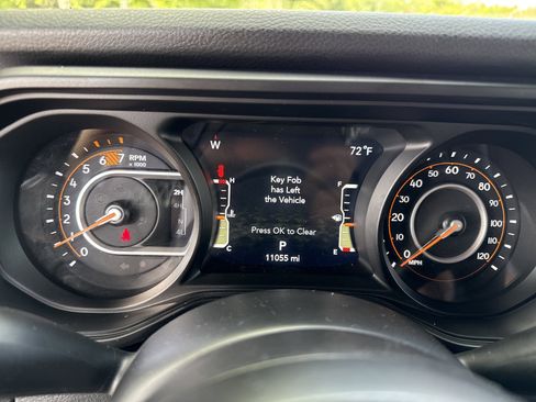 Used 2025 Jeep Wrangler Sport S image 28