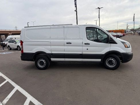Used 2018 Ford Transit 250 130 Low Roof image 20