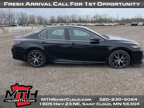 Used 2024 Toyota Camry SE AWD/4WD image 1