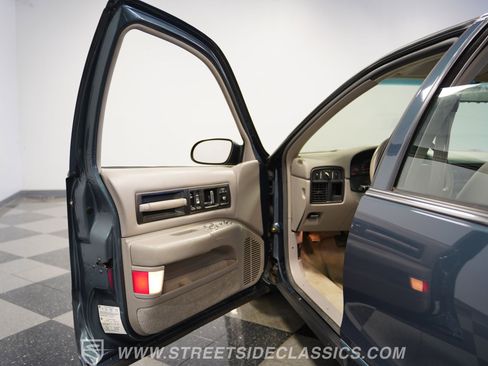 Used 1996 Chevrolet Impala SS RWD image 37