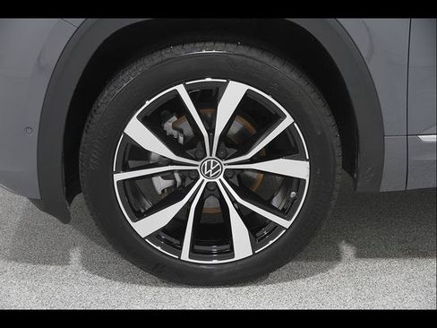 Used 2026 Volkswagen Atlas SEL Premium R-Line AWD/4WD image 24