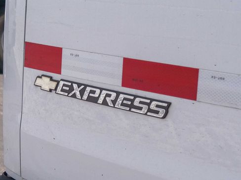 Used 2021 Chevrolet Express 2500 RWD image 11