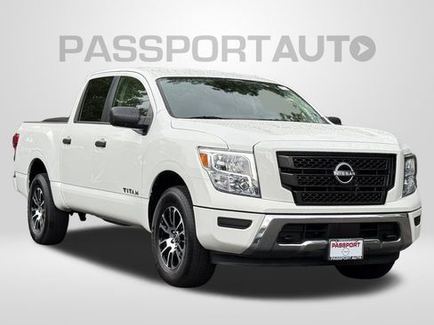 Used 2024 Nissan Titan SV w/ Accessory Utility Package AWD/4WD image 4