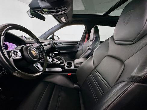 Used 2021 Porsche Cayenne Turbo image 20