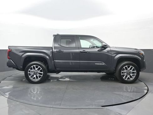 Used 2025 Toyota Tacoma SR5 AWD/4WD image 2