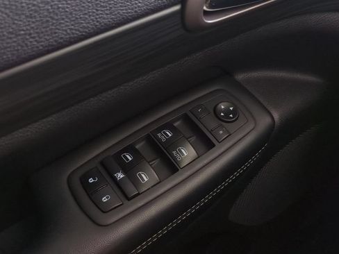Used 2021 Jeep Grand Cherokee Freedom Edition AWD/4WD image 19