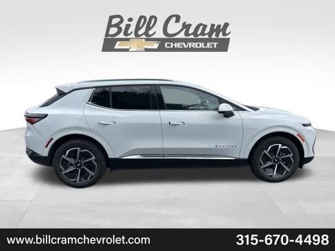New 2025 Chevrolet Equinox EV LT image 32