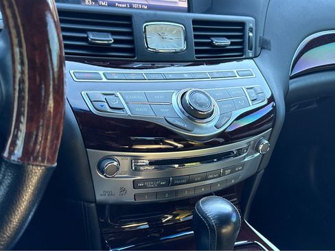 Used 2015 INFINITI Q70 3.7 w/ Sport Package image 12