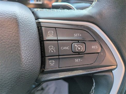 Used 2022 Jeep Grand Cherokee Laredo w/ Luxury Tech Group I image 16