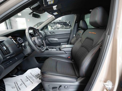 Used 2024 Nissan Pathfinder Rock Creek AWD/4WD image 9