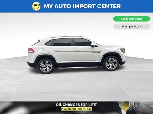Used 2020 Volkswagen Atlas Cross Sport SE w/ Towing Package image 8
