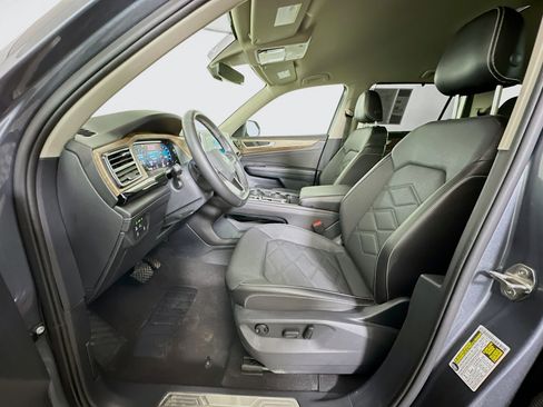 Used 2025 Volkswagen Atlas SE AWD/4WD image 13