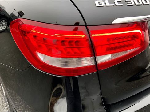 Used 2019 Mercedes-Benz GLC 300 4MATIC image 28