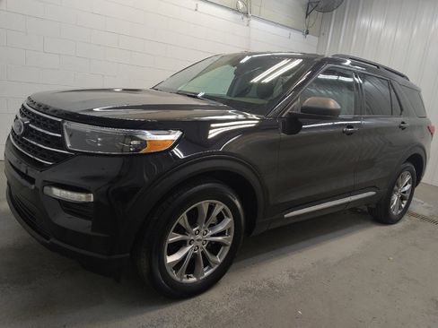 Used 2022 Ford Explorer XLT w/ Equipment Group 202A AWD/4WD image 2