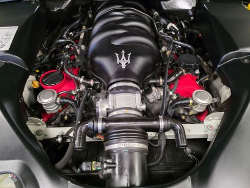 Used 2015 Maserati GranTurismo Sport RWD image 3