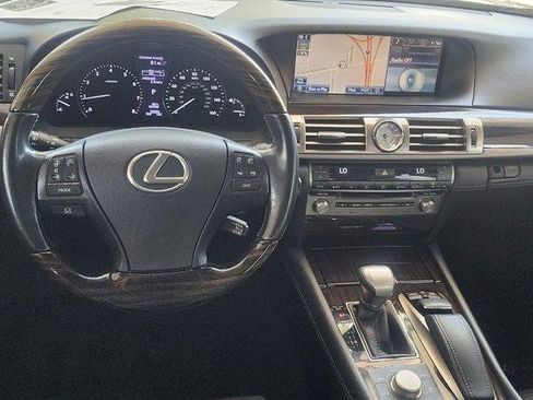 Used 2013 Lexus LS 460 w/ Comfort Pkg RWD image 19