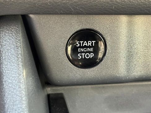 Used 2024 Nissan Rogue SV AWD/4WD image 14