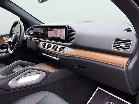 Used 2025 Mercedes-Benz GLE 350 4MATIC image 11
