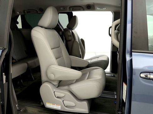 Used 2017 Toyota Sienna XLE FWD image 15