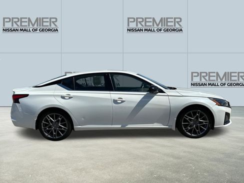 Certified 2023 Nissan Altima 2.0 SR image 4