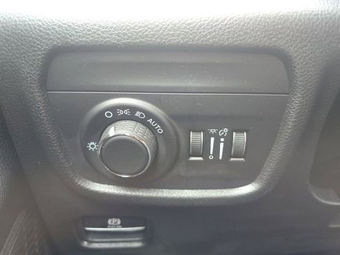 New 2026 Jeep Grand Cherokee Laredo image 11