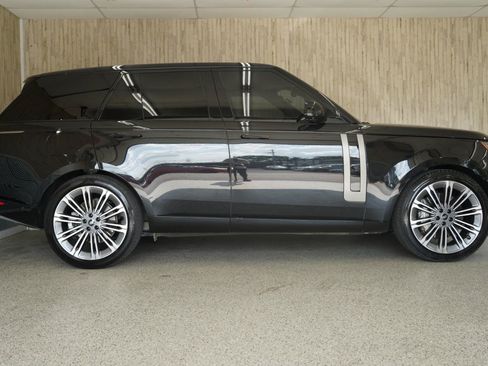 Used 2025 Land Rover Range Rover SE AWD/4WD image 6