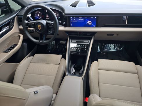 Certified 2025 Porsche Macan 4S Electric AWD/4WD image 23