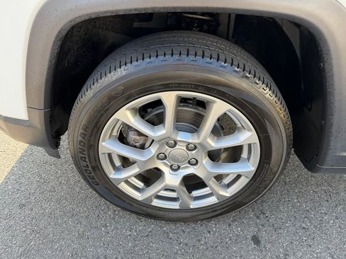 Certified 2022 Jeep Compass Latitude image 12