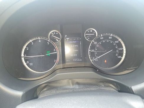 Used 2022 Lexus GX 460 Premium w/ Accessory Package AWD/4WD image 26