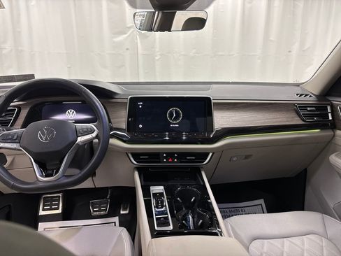 Used 2025 Volkswagen Atlas SEL Premium R-Line image 12