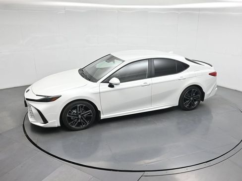 Used 2026 Toyota Camry XSE FWD image 43