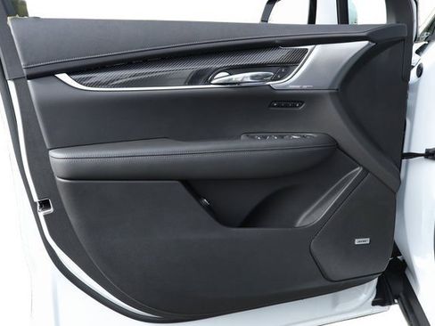 Used 2022 Cadillac XT6 Sport w/ Technology Package image 24