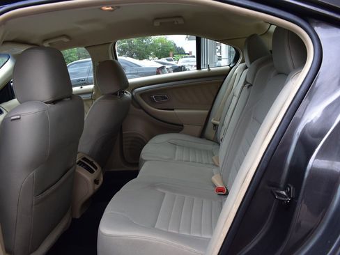 Used 2016 Ford Taurus SE image 12