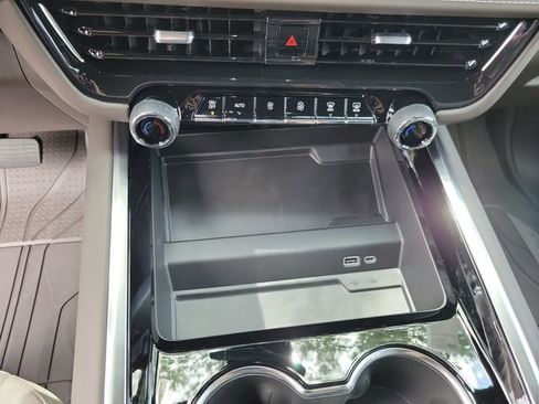 New 2026 Chevrolet Suburban LS AWD/4WD image 33