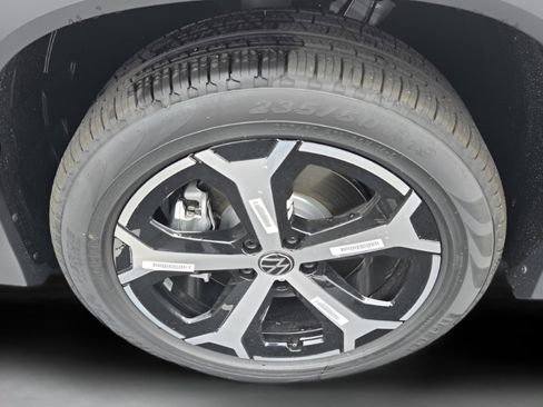 New 2026 Volkswagen Tiguan SE AWD/4WD image 24
