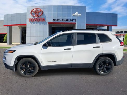 Used 2016 Jeep Cherokee Sport image 7