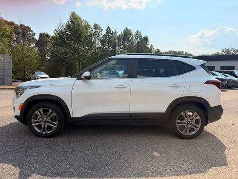 Certified 2023 Kia Seltos S w/ Navigation Package FWD image 2