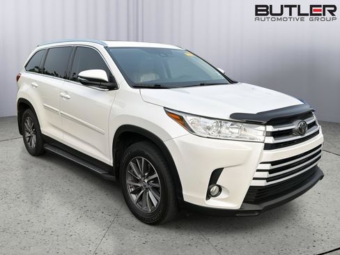 Used 2019 Toyota Highlander XLE AWD/4WD image 1