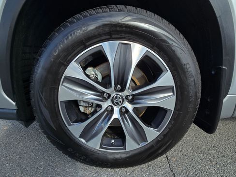 Used 2024 Toyota Highlander XLE image 33