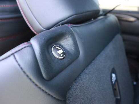 Certified 2025 Honda Pilot Black Edition image 16