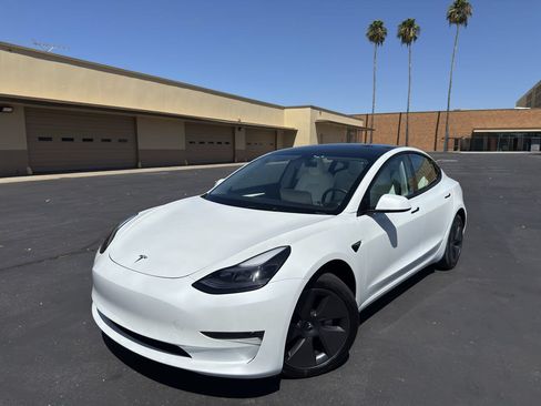 Used 2023 Tesla Model 3 Standard Range RWD image 3