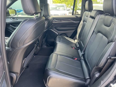 Used 2023 Jeep Grand Cherokee Overland AWD/4WD image 18