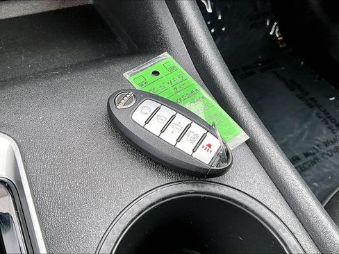 Used 2025 Nissan Altima 2.5 SV FWD image 12