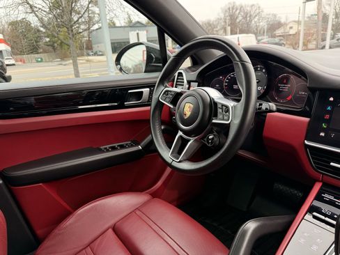 Used 2022 Porsche Cayenne Coupe image 31