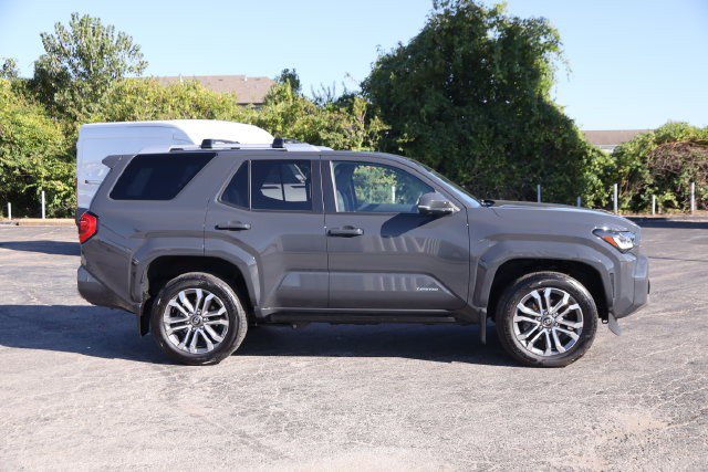 Used 2025 Toyota 4Runner Limited AWD/4WD image 5