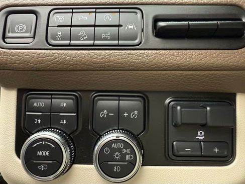 Used 2024 GMC Yukon XL Denali w/ Advanced Technology Package image 61