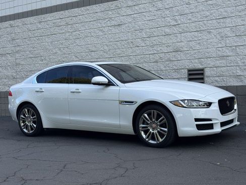 Used 2019 Jaguar XE Premium AWD/4WD image 4